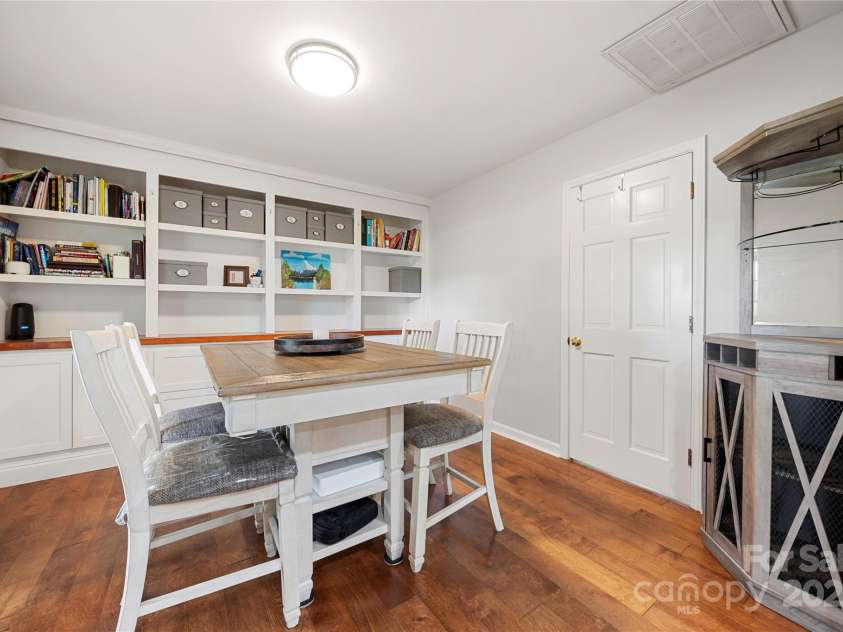 4305 Back Creek Church Road, Charlotte, NC 28213.  MLS# CAR4282668, YatesRealty ID 31144. 