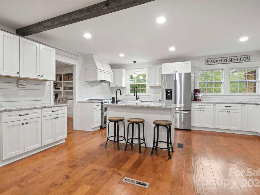 4305 Back Creek Church Road, Charlotte, NC 28213.  MLS# CAR4282668, YatesRealty ID 31144. 