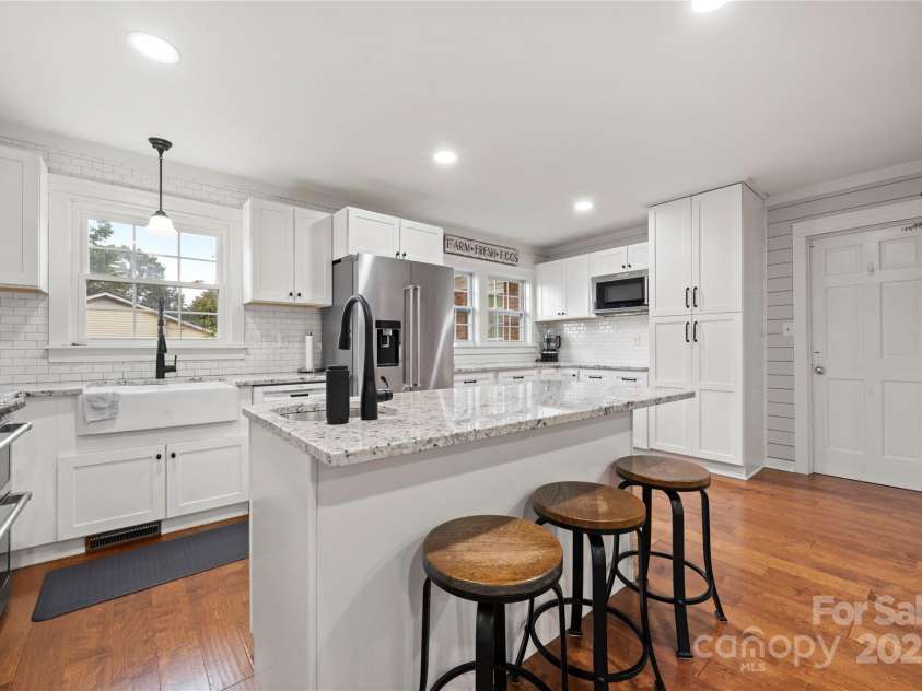 4305 Back Creek Church Road, Charlotte, NC 28213.  MLS# CAR4282668, YatesRealty ID 31144. 