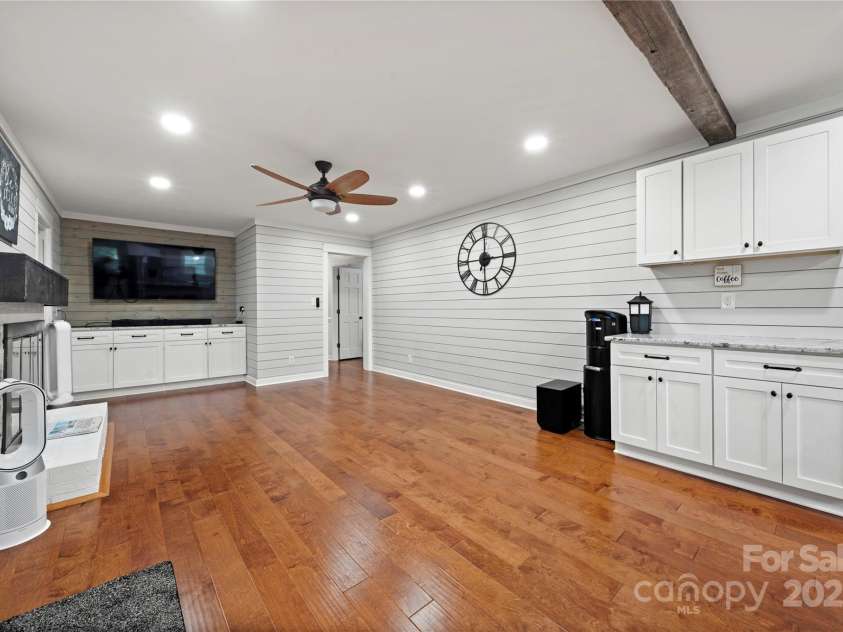 4305 Back Creek Church Road, Charlotte, NC 28213.  MLS# CAR4282668, YatesRealty ID 31144. 