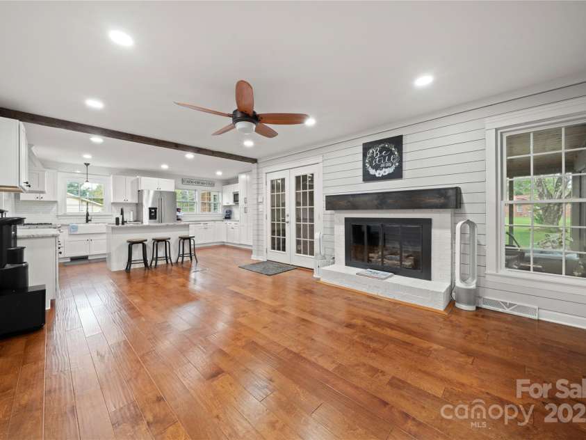 4305 Back Creek Church Road, Charlotte, NC 28213.  MLS# CAR4282668, YatesRealty ID 31144. 