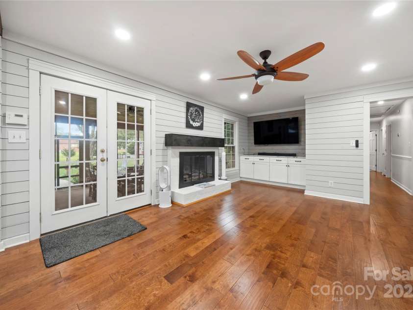 4305 Back Creek Church Road, Charlotte, NC 28213.  MLS# CAR4282668, YatesRealty ID 31144. 