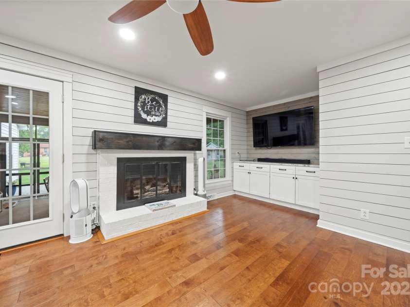 4305 Back Creek Church Road, Charlotte, NC 28213.  MLS# CAR4282668, YatesRealty ID 31144. 