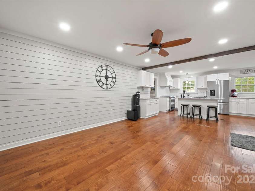 4305 Back Creek Church Road, Charlotte, NC 28213.  MLS# CAR4282668, YatesRealty ID 31144. 