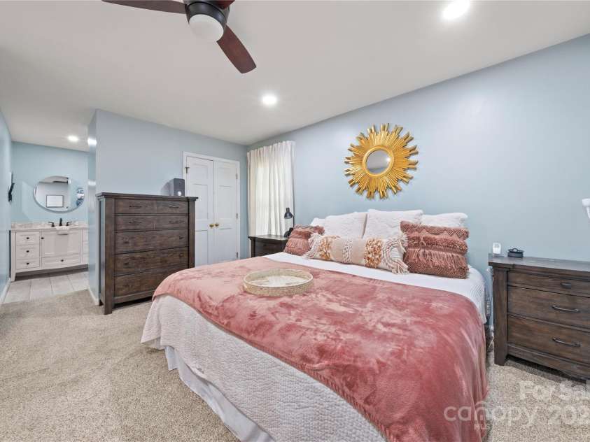 4305 Back Creek Church Road, Charlotte, NC 28213.  MLS# CAR4282668, YatesRealty ID 31144. 