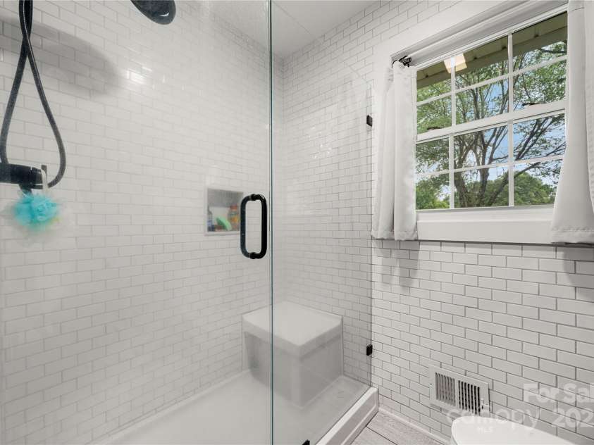 4305 Back Creek Church Road, Charlotte, NC 28213.  MLS# CAR4282668, YatesRealty ID 31144. 