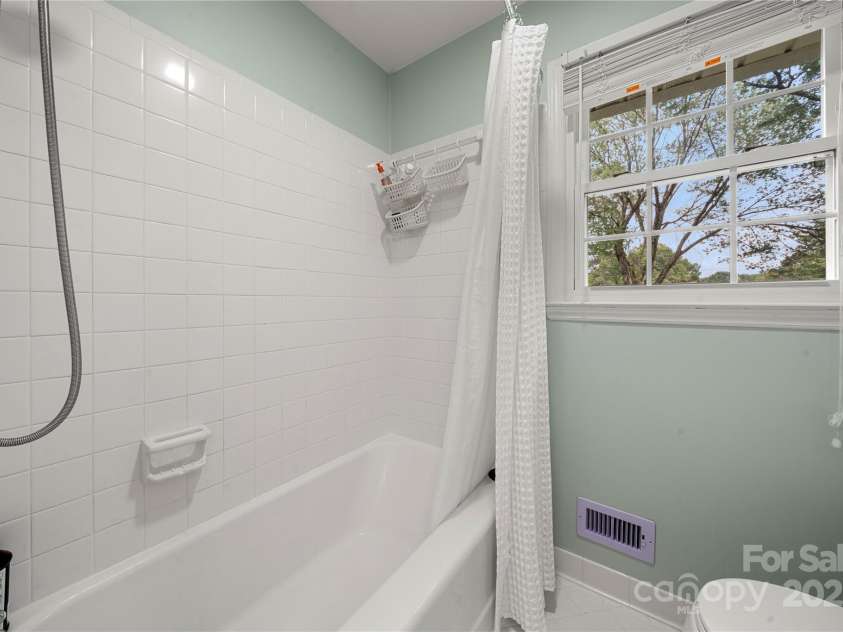 4305 Back Creek Church Road, Charlotte, NC 28213.  MLS# CAR4282668, YatesRealty ID 31144. 