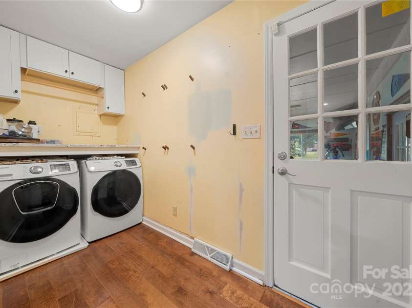 4305 Back Creek Church Road, Charlotte, NC 28213.  MLS# CAR4282668, YatesRealty ID 31144. 