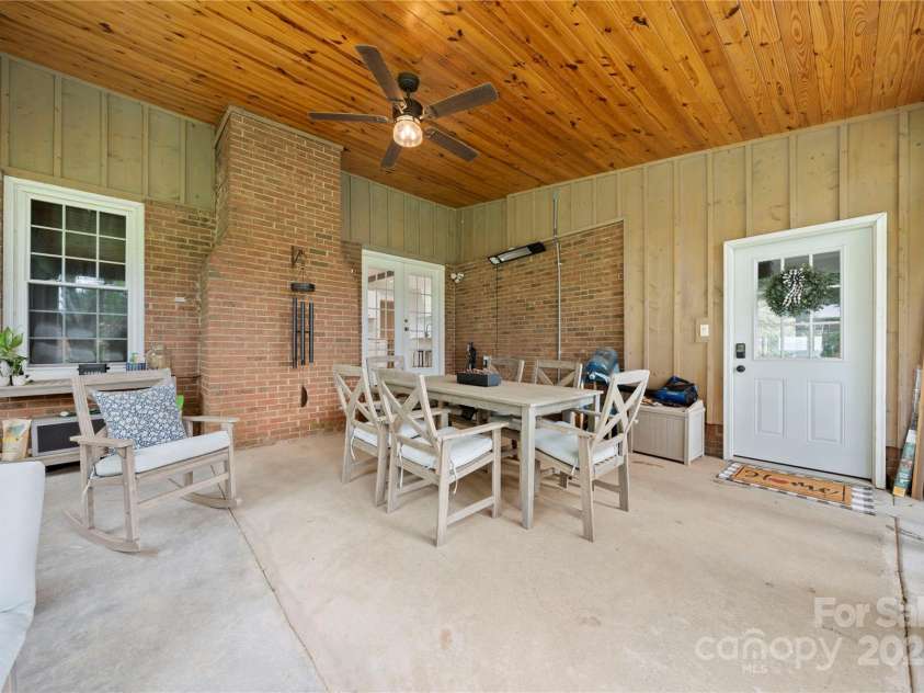 4305 Back Creek Church Road, Charlotte, NC 28213.  MLS# CAR4282668, YatesRealty ID 31144. 