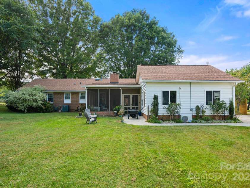 4305 Back Creek Church Road, Charlotte, NC 28213.  MLS# CAR4282668, YatesRealty ID 31144. 