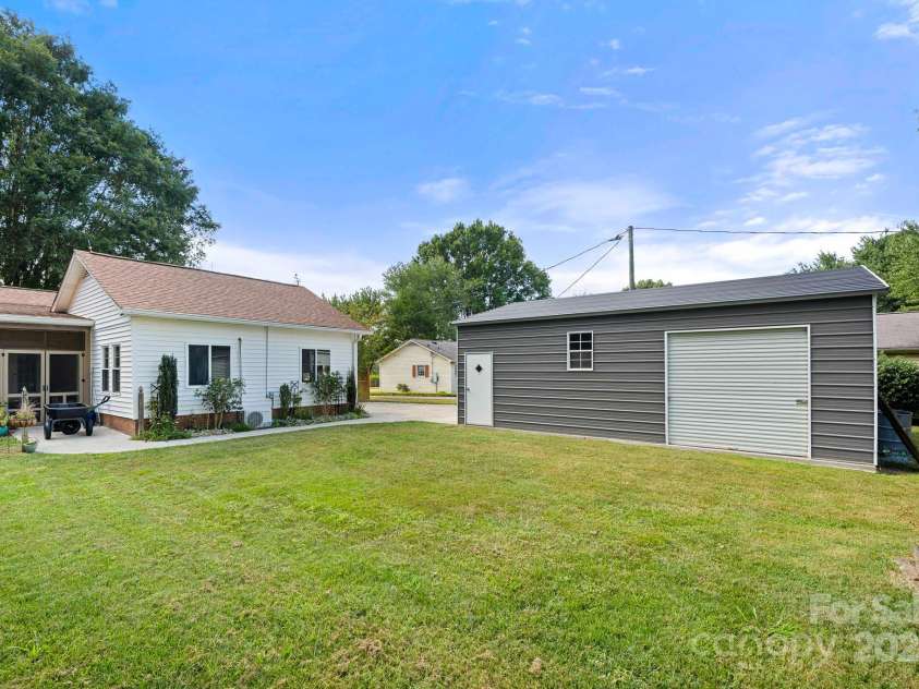 4305 Back Creek Church Road, Charlotte, NC 28213.  MLS# CAR4282668, YatesRealty ID 31144. 