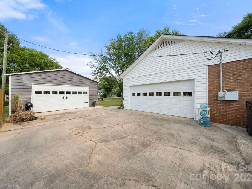 4305 Back Creek Church Road, Charlotte, NC 28213.  MLS# CAR4282668, YatesRealty ID 31144. 