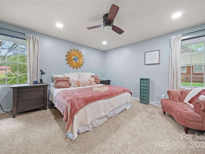 4305 Back Creek Church Road, Charlotte, NC 28213.  MLS# CAR4282668, YatesRealty ID 31144. Primary