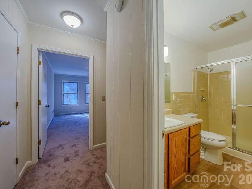 410 Avena Road, Black Mountain, NC 28711.  MLS# CAR4393879, YatesRealty ID 31145. Upper-level bathroom