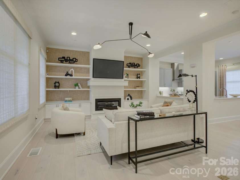 335 Tremont Avenue, Charlotte, NC 28203.  MLS# CAR4390231, YatesRealty ID 31147. 