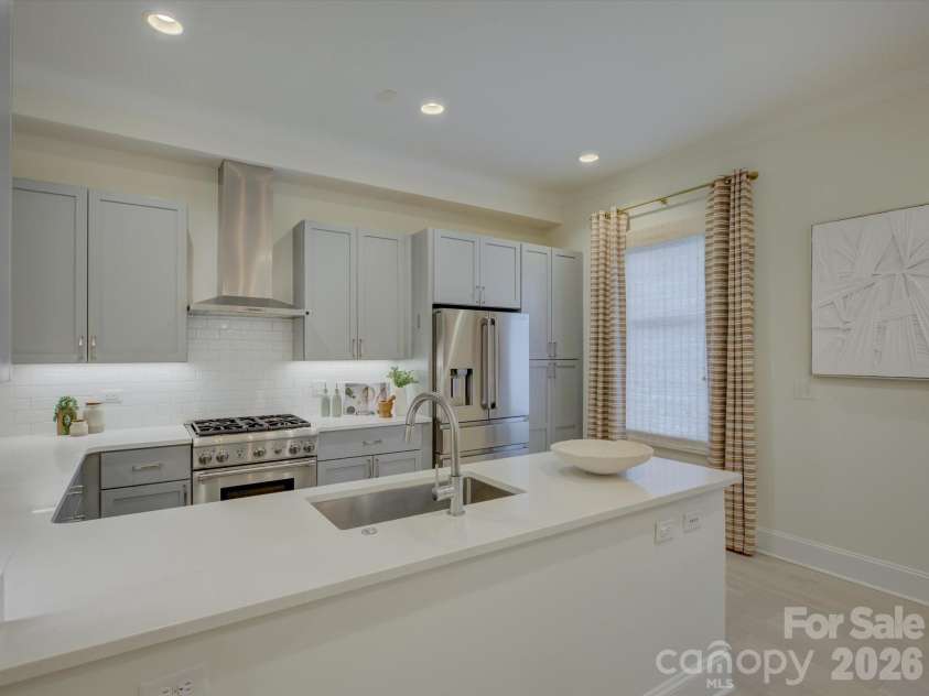 335 Tremont Avenue, Charlotte, NC 28203.  MLS# CAR4390231, YatesRealty ID 31147. 