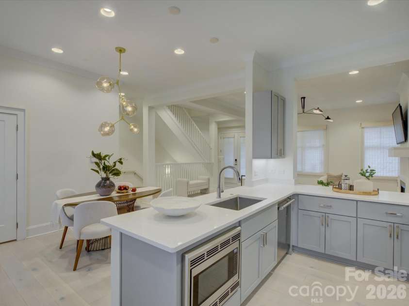 335 Tremont Avenue, Charlotte, NC 28203.  MLS# CAR4390231, YatesRealty ID 31147. 