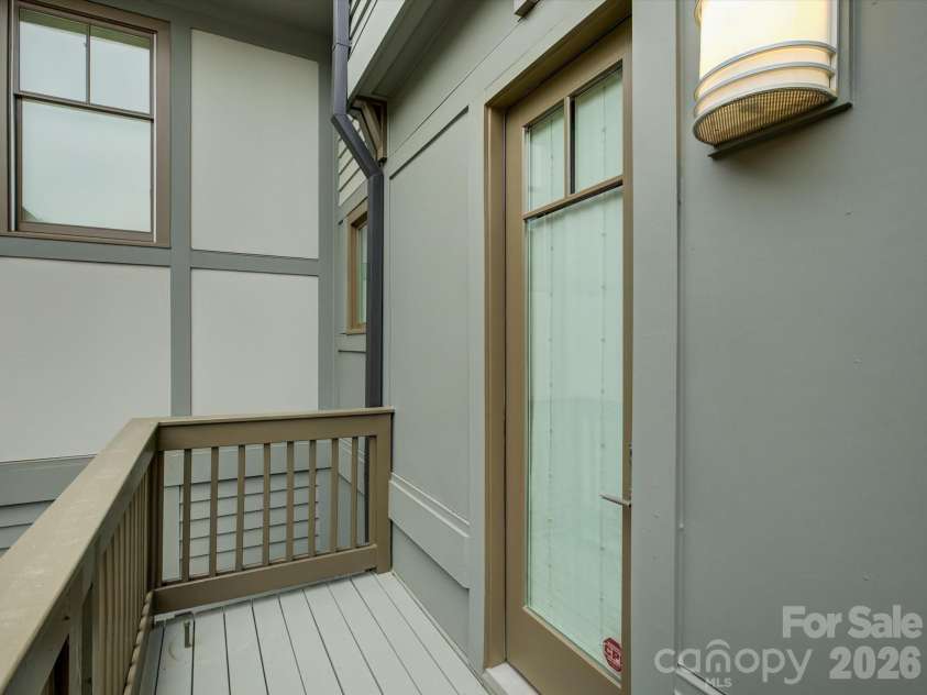 335 Tremont Avenue, Charlotte, NC 28203.  MLS# CAR4390231, YatesRealty ID 31147. 