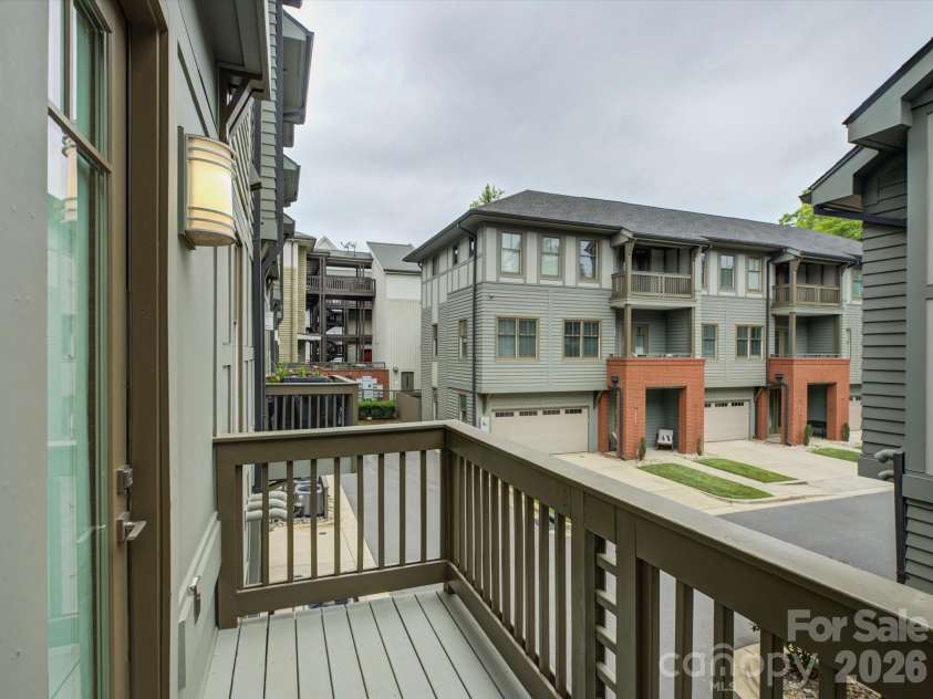 335 Tremont Avenue, Charlotte, NC 28203.  MLS# CAR4390231, YatesRealty ID 31147. 