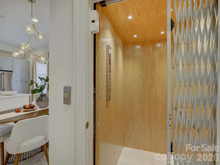 335 Tremont Avenue, Charlotte, NC 28203.  MLS# CAR4390231, YatesRealty ID 31147. 