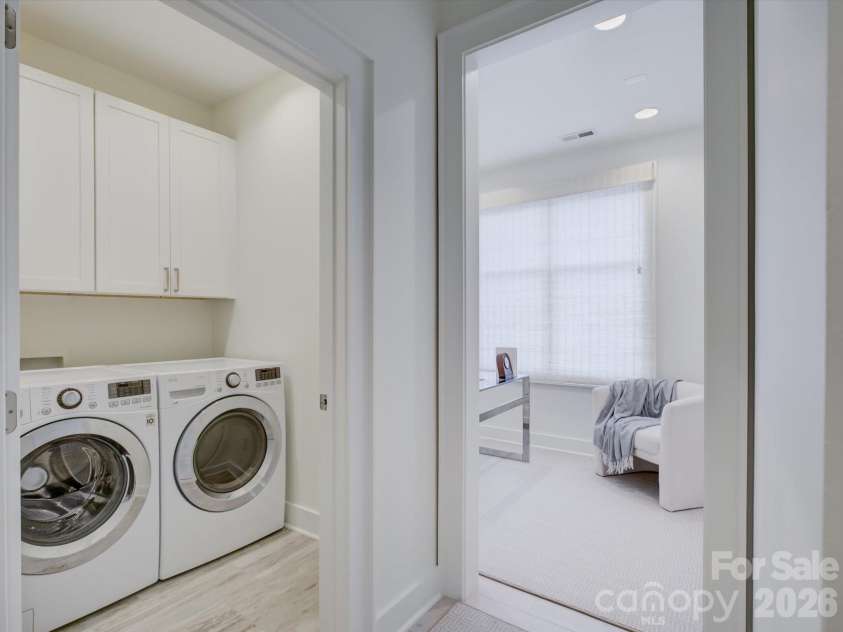 335 Tremont Avenue, Charlotte, NC 28203.  MLS# CAR4390231, YatesRealty ID 31147. 