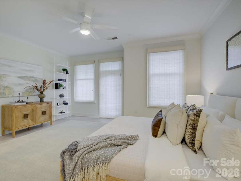 335 Tremont Avenue, Charlotte, NC 28203.  MLS# CAR4390231, YatesRealty ID 31147. 