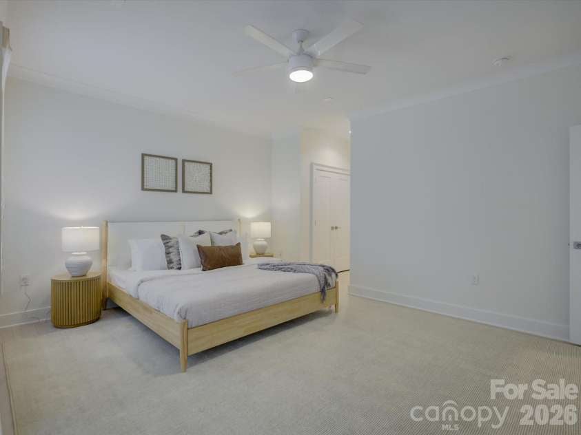 335 Tremont Avenue, Charlotte, NC 28203.  MLS# CAR4390231, YatesRealty ID 31147. 