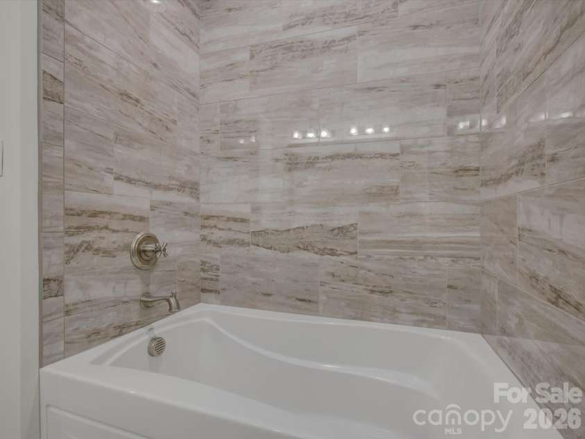 335 Tremont Avenue, Charlotte, NC 28203.  MLS# CAR4390231, YatesRealty ID 31147. 