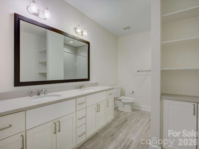 335 Tremont Avenue, Charlotte, NC 28203.  MLS# CAR4390231, YatesRealty ID 31147. 