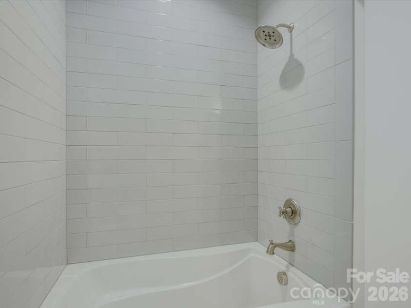 335 Tremont Avenue, Charlotte, NC 28203.  MLS# CAR4390231, YatesRealty ID 31147. 