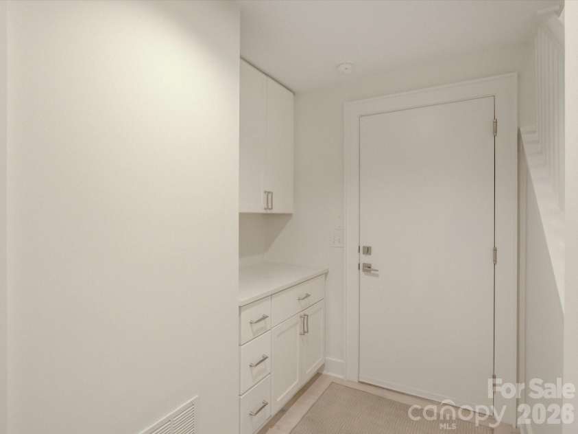 335 Tremont Avenue, Charlotte, NC 28203.  MLS# CAR4390231, YatesRealty ID 31147. 