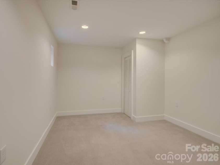 335 Tremont Avenue, Charlotte, NC 28203.  MLS# CAR4390231, YatesRealty ID 31147. 