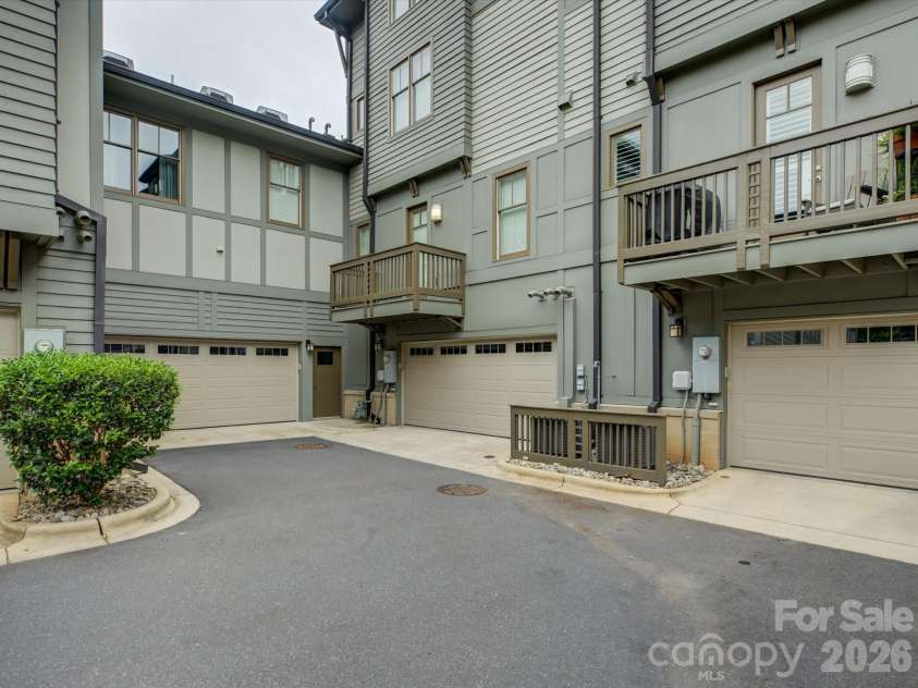 335 Tremont Avenue, Charlotte, NC 28203.  MLS# CAR4390231, YatesRealty ID 31147. 