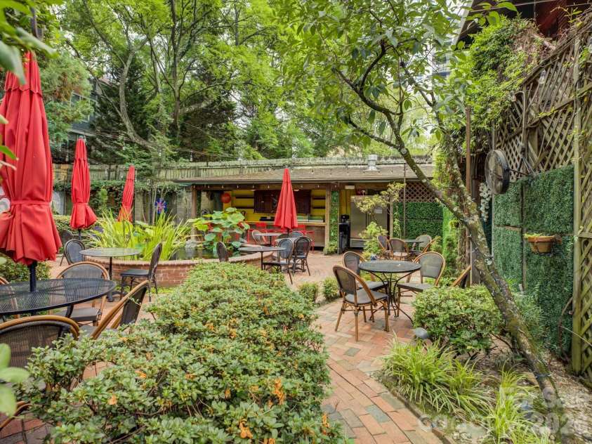 335 Tremont Avenue, Charlotte, NC 28203.  MLS# CAR4390231, YatesRealty ID 31147. 