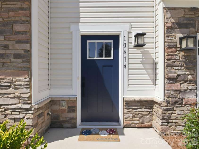 10414 Dalton Woods Court, Huntersville, NC 28078.  MLS# CAR4390332, YatesRealty ID 31148. 
