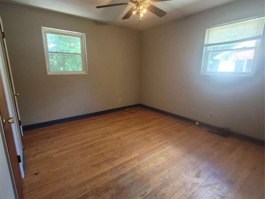 258 New Leicester Highway, Asheville, NC 28806.  MLS# CAR4283085, YatesRealty ID 31148. Br1