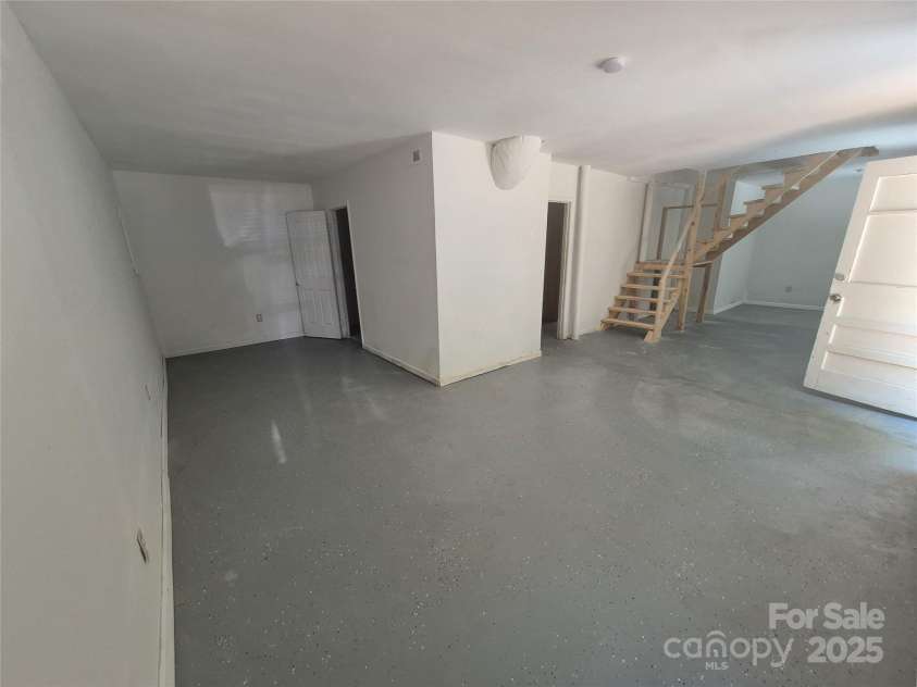 258 New Leicester Highway, Asheville, NC 28806.  MLS# CAR4283085, YatesRealty ID 31148. Family rm