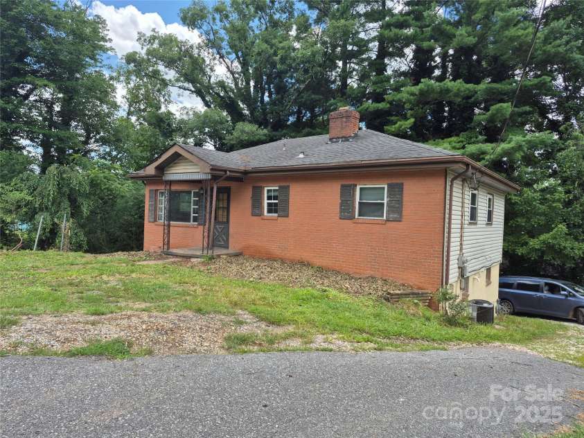 258 New Leicester Highway, Asheville, NC 28806.  MLS# CAR4283085, YatesRealty ID 31148. Front right