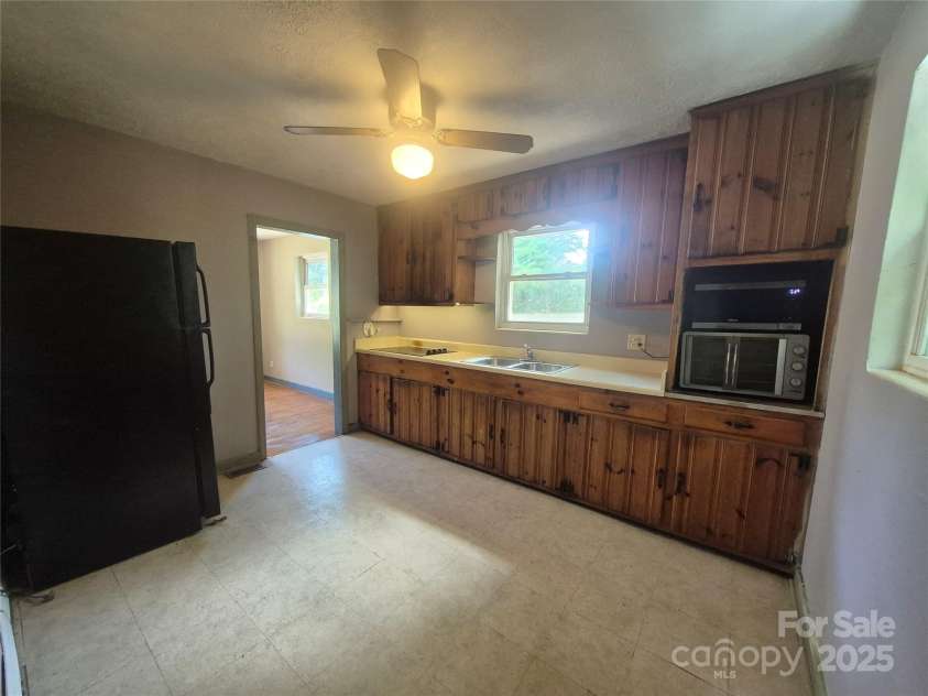 258 New Leicester Highway, Asheville, NC 28806.  MLS# CAR4283085, YatesRealty ID 31148. Kitchen