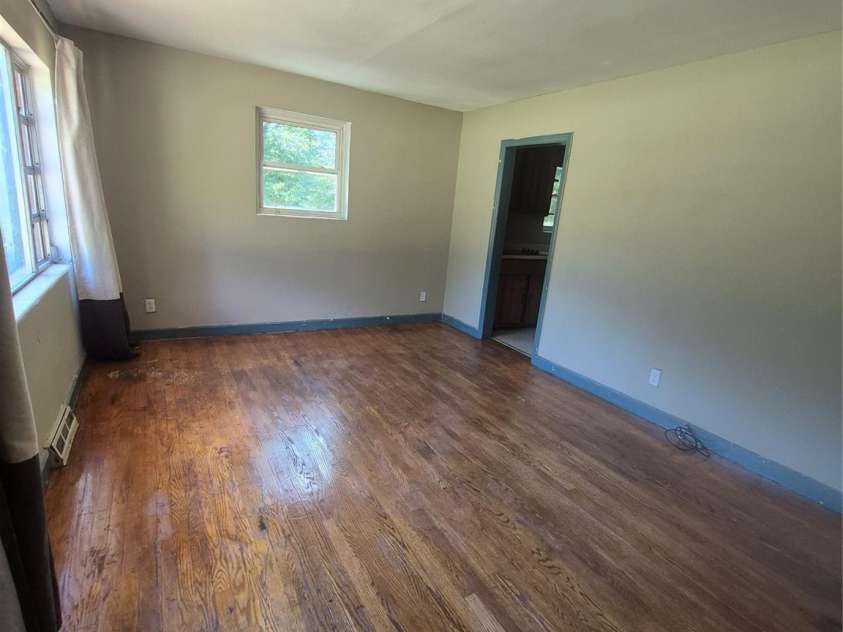 258 New Leicester Highway, Asheville, NC 28806.  MLS# CAR4283085, YatesRealty ID 31148. Living