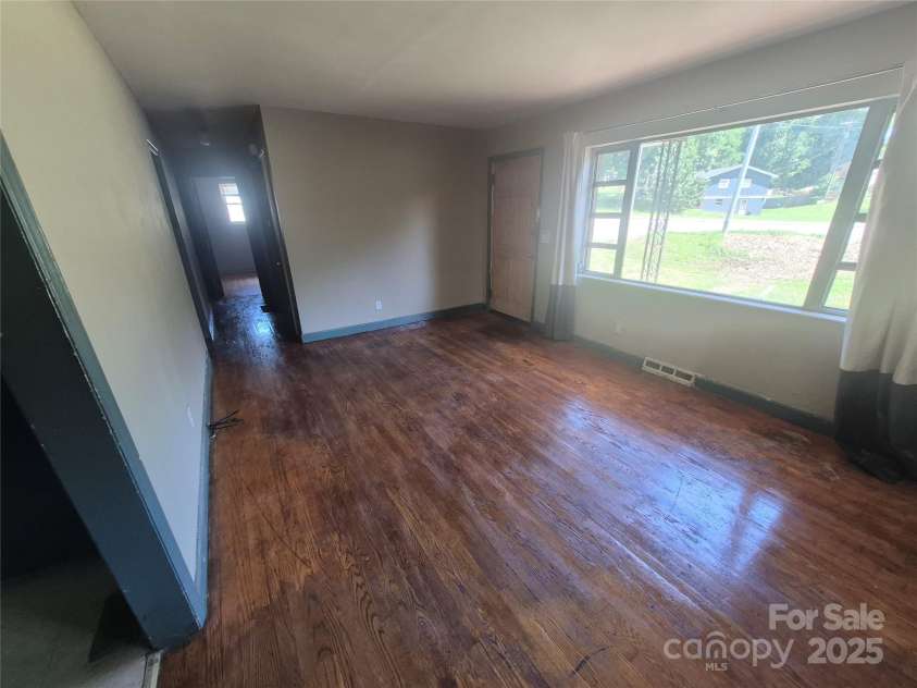 258 New Leicester Highway, Asheville, NC 28806.  MLS# CAR4283085, YatesRealty ID 31148. Living