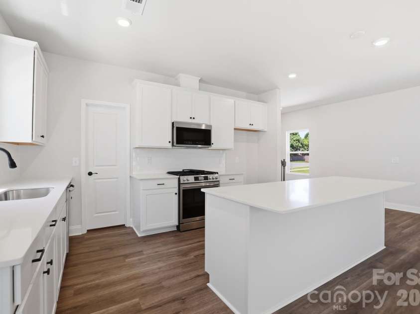 4009 Grommet Court, Matthews, NC 28105.  MLS# CAR4349580, YatesRealty ID 31149. 