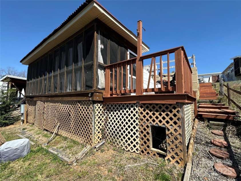 108 Robin Lane, New London, NC 28127.  MLS# CAR4238456, YatesRealty ID 3115. 