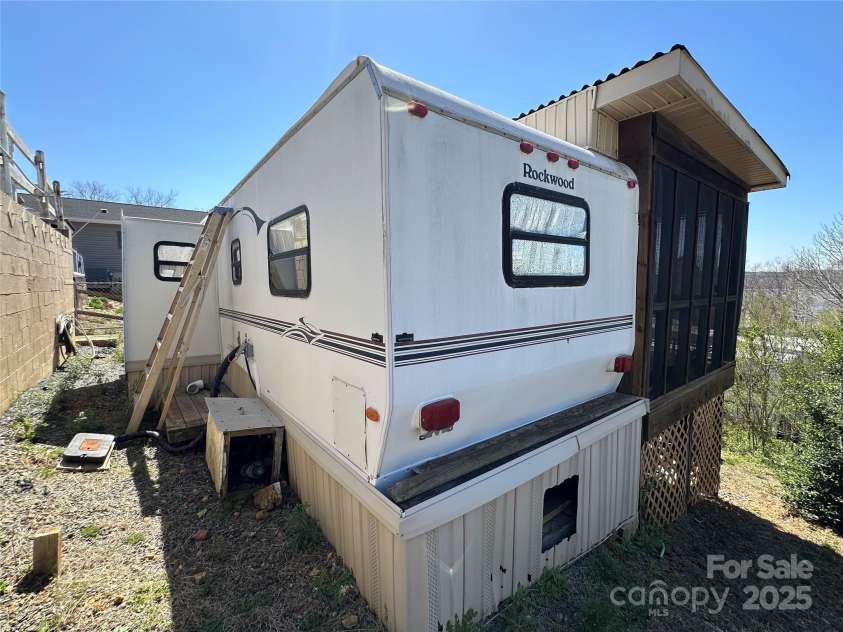 108 Robin Lane, New London, NC 28127.  MLS# CAR4238456, YatesRealty ID 3115. 