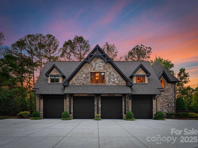 172 Tennessee Circle, Mooresville, NC 28117.  MLS# CAR4252701, YatesRealty ID 3115. Carriage House