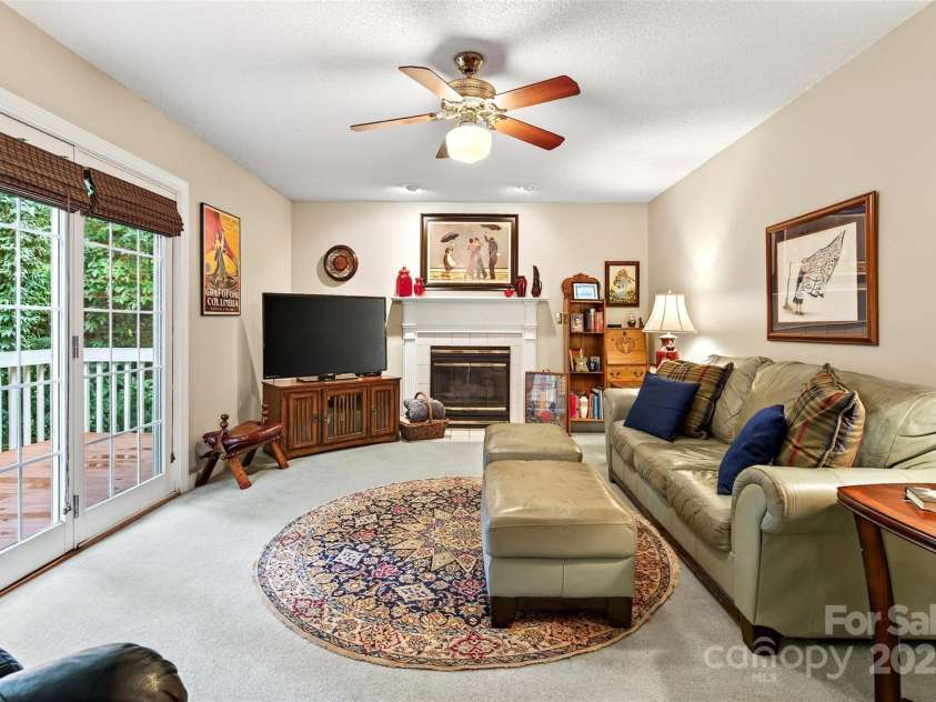 19 Moriah Lane, Asheville, NC 28803.  MLS# CAR4277964, YatesRealty ID 31150. Den