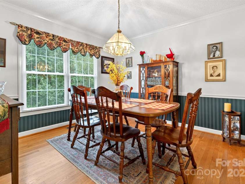19 Moriah Lane, Asheville, NC 28803.  MLS# CAR4277964, YatesRealty ID 31150. Dining room