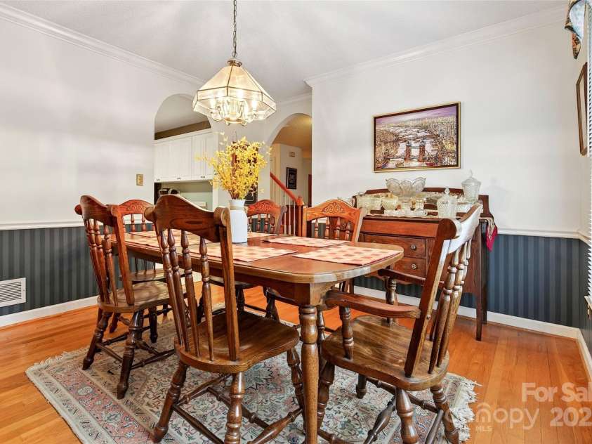 19 Moriah Lane, Asheville, NC 28803.  MLS# CAR4277964, YatesRealty ID 31150. Dining room