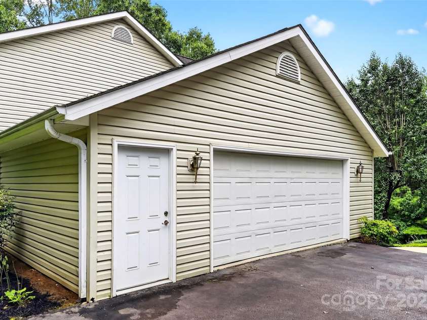 19 Moriah Lane, Asheville, NC 28803.  MLS# CAR4277964, YatesRealty ID 31150. Driveway view