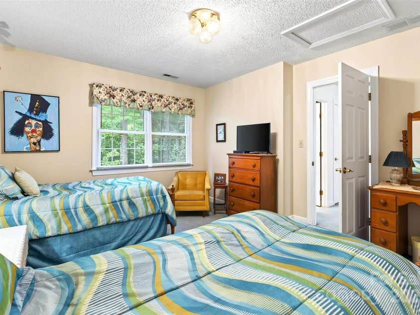 19 Moriah Lane, Asheville, NC 28803.  MLS# CAR4277964, YatesRealty ID 31150. Guest bed room